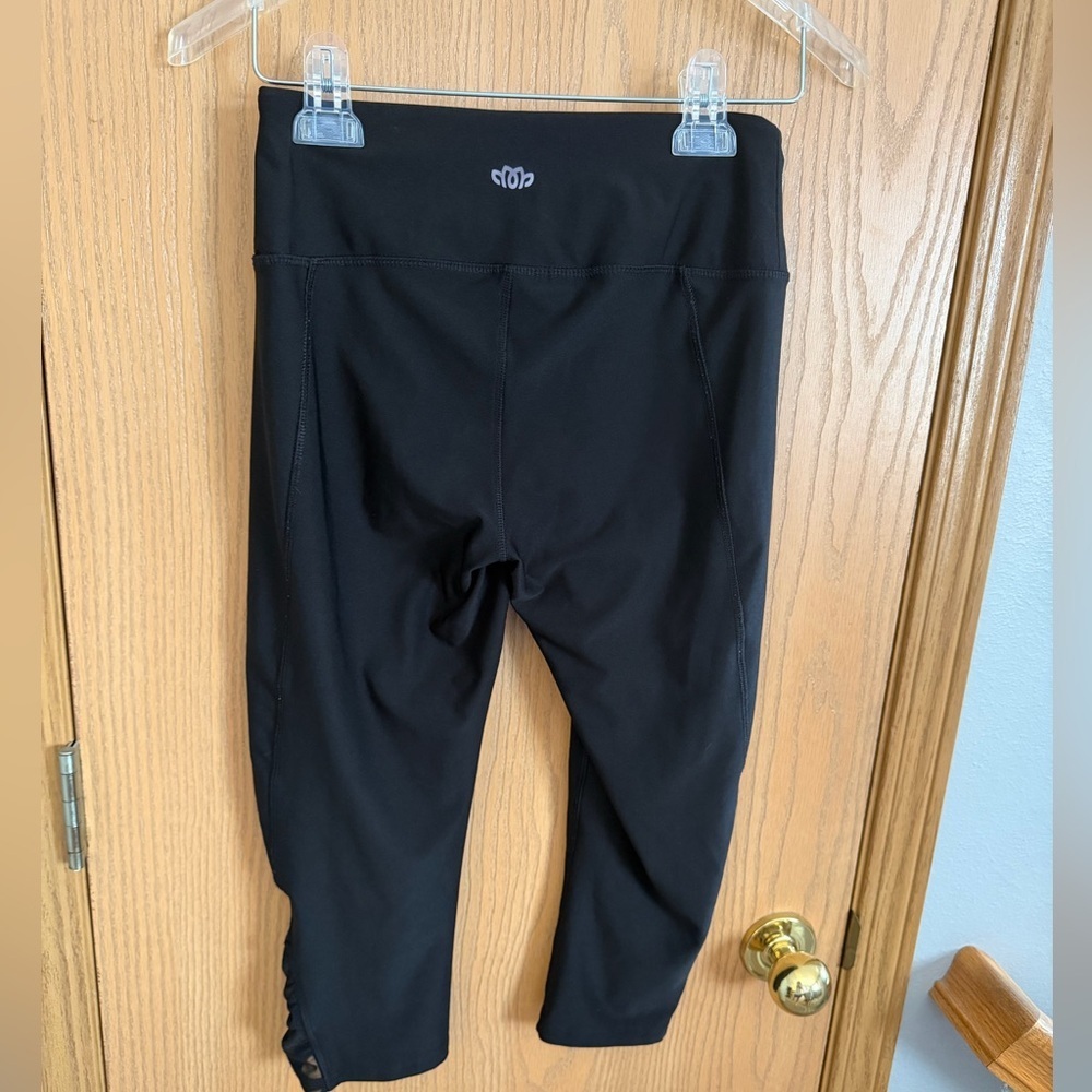MAURICE’S In Motion Classic Black Ahtletic Workout Capri Leggings Women’s Size S - Picture 3 of 6